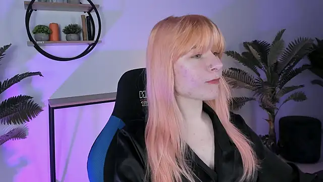 Snapshot of LexiWenford chatting on March 3, 5:53 am LexiWenford online show from March 3, 5:53 am