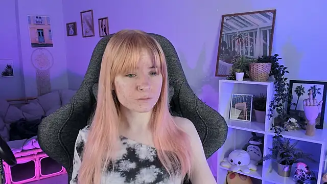 Snapshot of LexiWenford chatting on March 4, 2:38 am LexiWenford online show from March 4, 2:38 am