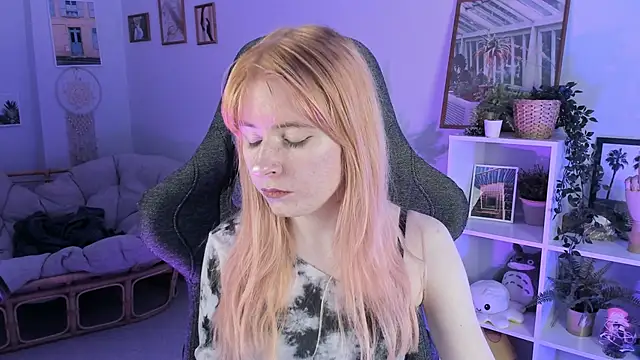 Snapshot of LexiWenford chatting on March 4, 8:46 am LexiWenford online show from March 4, 8:46 am