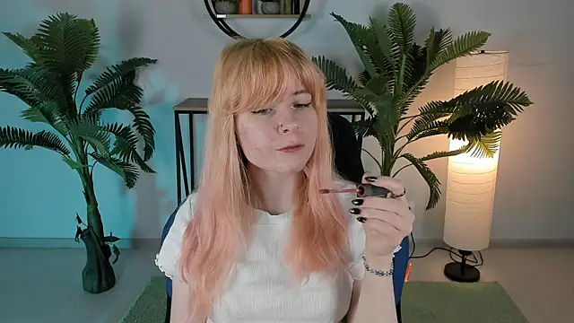 Snapshot of LexiWenford chatting on March 11, 5:49 am LexiWenford online show from March 11, 5:49 am