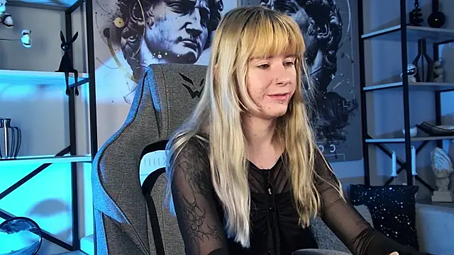 Snapshot of LexiWenford chatting on June 22, 4:20 am LexiWenford online show from June 22, 4:20 am