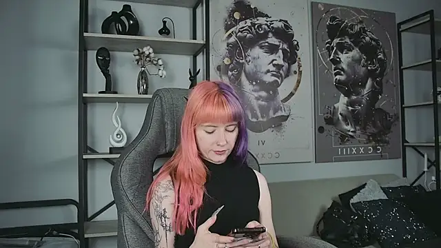 Snapshot of LexiWenford chatting on July 6, 4:31 am LexiWenford online show from July 6, 4:31 am