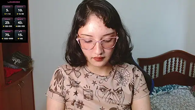 Snapshot of alexaa08 chatting on November 6, 1:12 pm alexaa08 online show from November 6, 1:12 pm