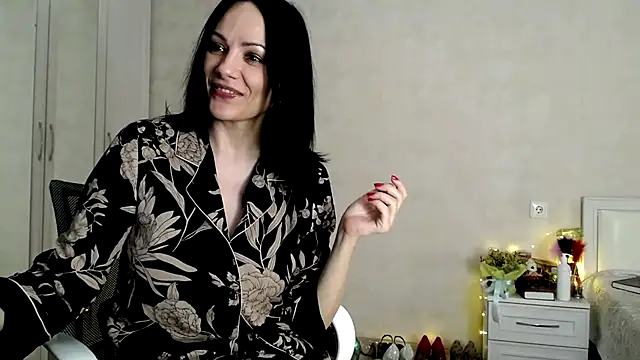 Snapshot of Devil_Goddess chatting on December 23, 6:16 pm Devil Goddess online show from December 23, 6:16 pm