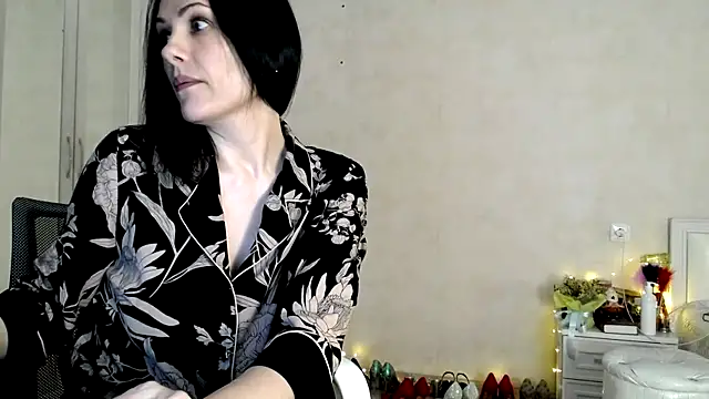 Snapshot of Devil_Goddess chatting on December 23, 9:40 pm Devil Goddess online show from December 23, 9:40 pm