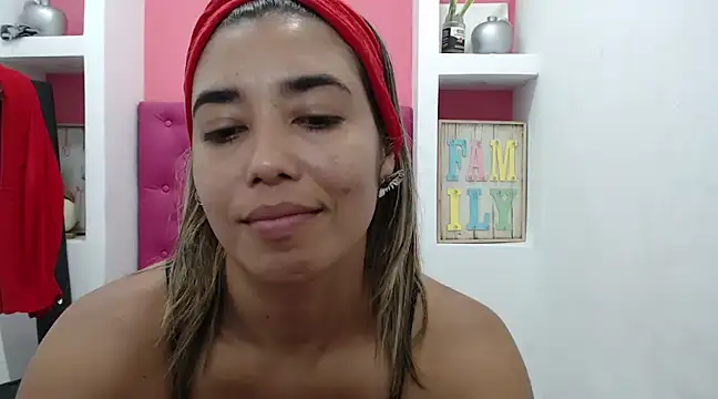 Dona Tela online show from December 4, 4:38 pm