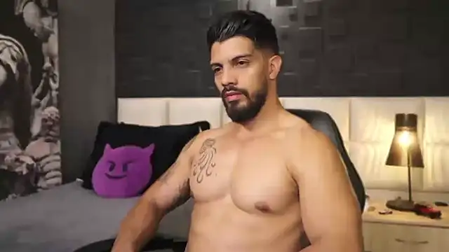 Snapshot of DannSaenz chatting on February 21, 9:00 pm DannSaenz online show from February 21, 9:00 pm