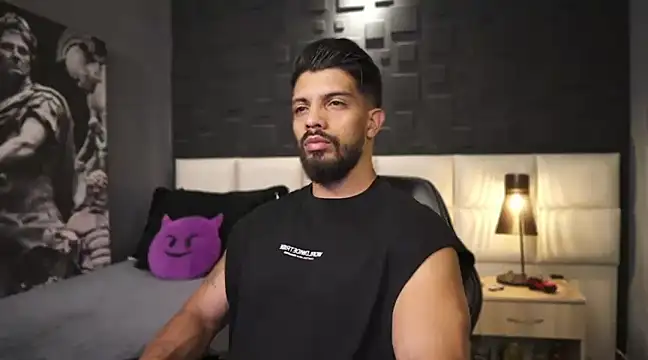 Snapshot of DannSaenz chatting on February 22, 12:05 am DannSaenz online show from February 22, 12:05 am