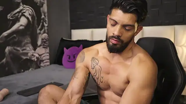 Snapshot of DannSaenz chatting on February 22, 5:24 pm DannSaenz online show from February 22, 5:24 pm