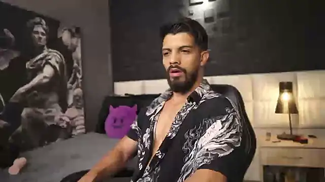 Snapshot of DannSaenz chatting on February 24, 5:09 pm DannSaenz online show from February 24, 5:09 pm