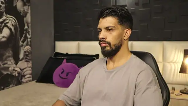 Snapshot of DannSaenz chatting on February 25, 2:33 pm DannSaenz online show from February 25, 2:33 pm