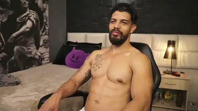 Snapshot of DannSaenz chatting on February 25, 5:36 pm DannSaenz online show from February 25, 5:36 pm