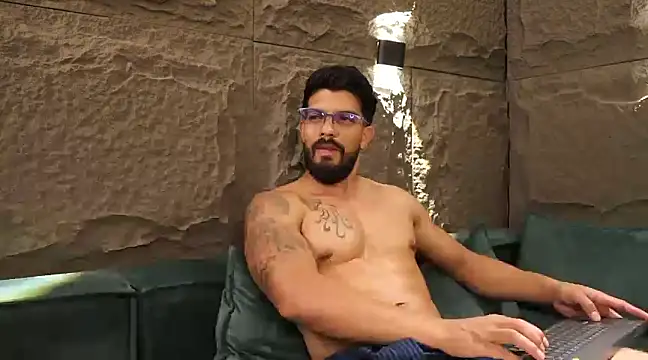 Snapshot of DannSaenz chatting on March 5, 5:50 pm DannSaenz online show from March 5, 5:50 pm