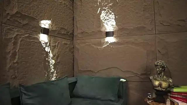 Snapshot of DannSaenz chatting on March 7, 1:42 am DannSaenz online show from March 7, 1:42 am