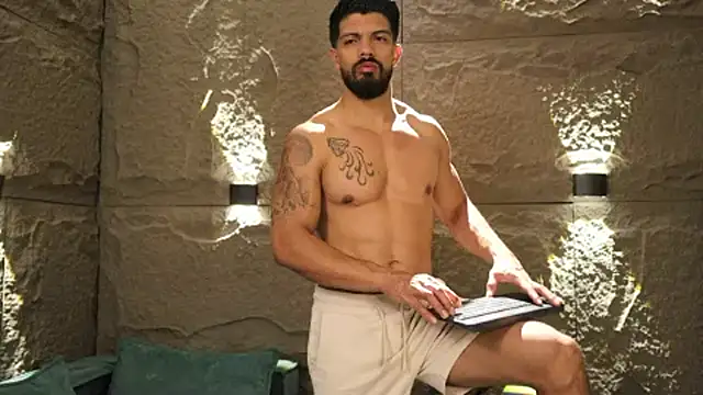 Snapshot of DannSaenz chatting on March 11, 10:51 am DannSaenz online show from March 11, 10:51 am