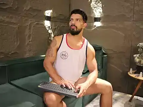 Snapshot of DannSaenz chatting on March 12, 10:17 pm DannSaenz online show from March 12, 10:17 pm