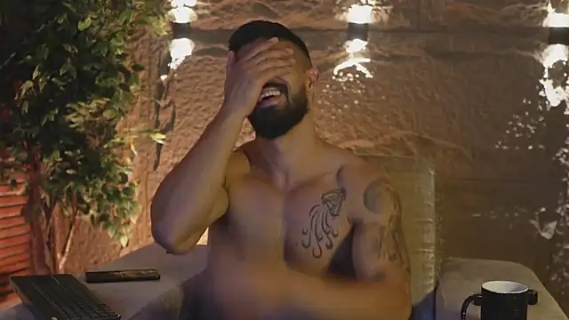 Snapshot of DannSaenz chatting on September 25, 1:20 am DannSaenz online show from September 25, 1:20 am