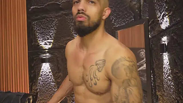 Snapshot of DannSaenz chatting on October 11, 9:46 pm DannSaenz online show from October 11, 9:46 pm