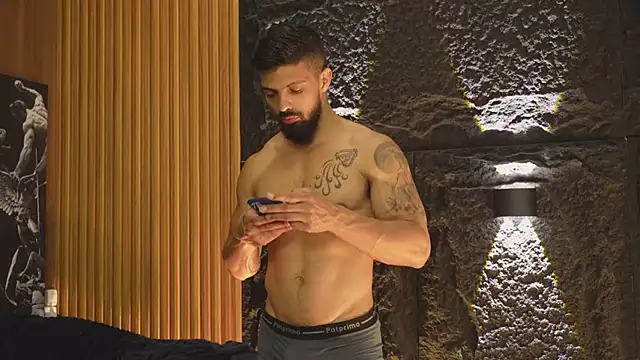 Snapshot of DannSaenz chatting on October 22, 1:11 pm DannSaenz online show from October 22, 1:11 pm