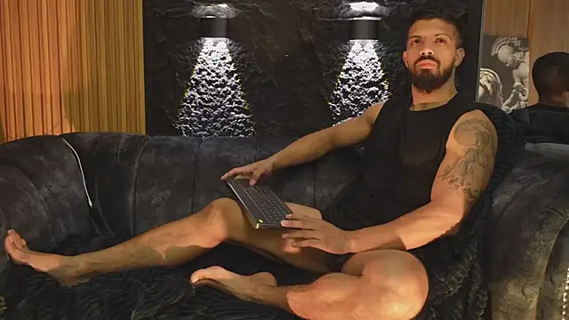 Snapshot of DannSaenz chatting on October 24, 12:34 pm DannSaenz online show from October 24, 12:34 pm