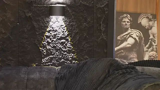 Snapshot of DannSaenz chatting on October 27, 4:05 am DannSaenz online show from October 27, 4:05 am