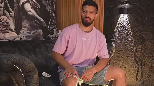 Snapshot of DannSaenz chatting on November 3, 2:40 pm DannSaenz online show from November 3, 2:40 pm