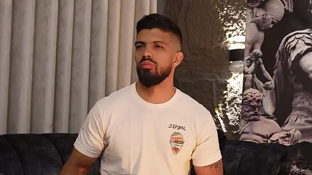 Snapshot of DannSaenz chatting on November 7, 11:21 am DannSaenz online show from November 7, 11:21 am