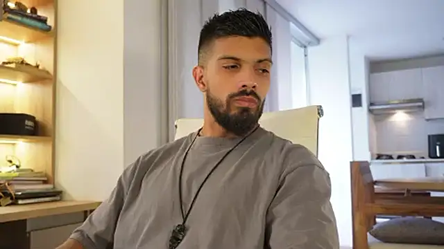 Snapshot of DannSaenz chatting on November 10, 9:14 pm DannSaenz online show from November 10, 9:14 pm