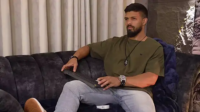 Snapshot of DannSaenz chatting on November 15, 5:20 pm DannSaenz online show from November 15, 5:20 pm