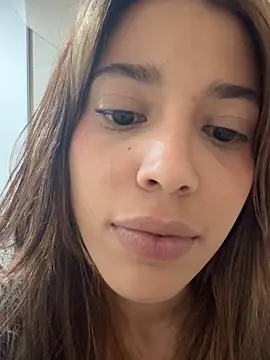 Snapshot of DanielaSaenz0 chatting on October 2, 5:14 am DanielaSaenz0 online show from October 2, 5:14 am