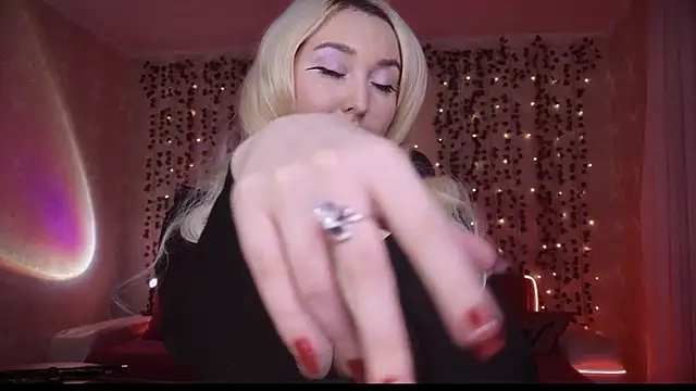 AllisonBlack  online show from October 24, 6:26 pm