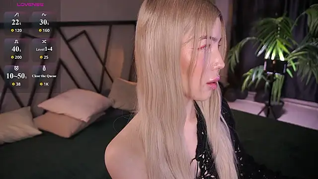 LindaThacker online show from March 12, 4:29 am