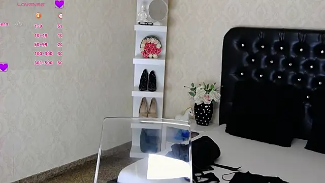 Snapshot of Allisonn223 chatting on January 16, 11:48 pm Allisonn223 online show from January 16, 11:48 pm