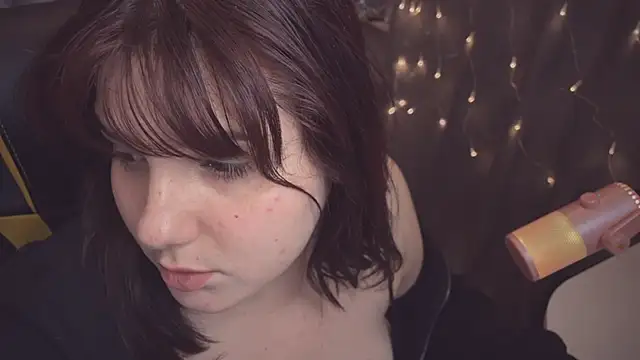 Snapshot of Diasporaaa chatting on December 7, 12:19 am Diasporaaa online show from December 7, 12:19 am