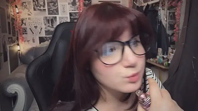 Snapshot of Diasporaaa chatting on February 3, 6:39 pm Diasporaaa online show from February 3, 6:39 pm