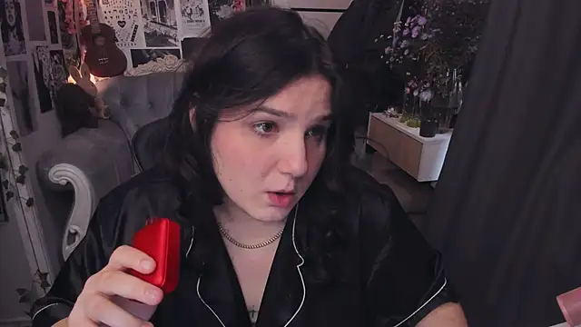 Snapshot of Diasporaaa chatting on October 6, 1:25 am Diasporaaa online show from October 6, 1:25 am