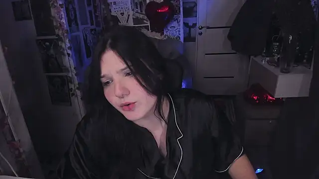 Snapshot of Diasporaaa chatting on October 17, 1:53 am Diasporaaa online show from October 17, 1:53 am