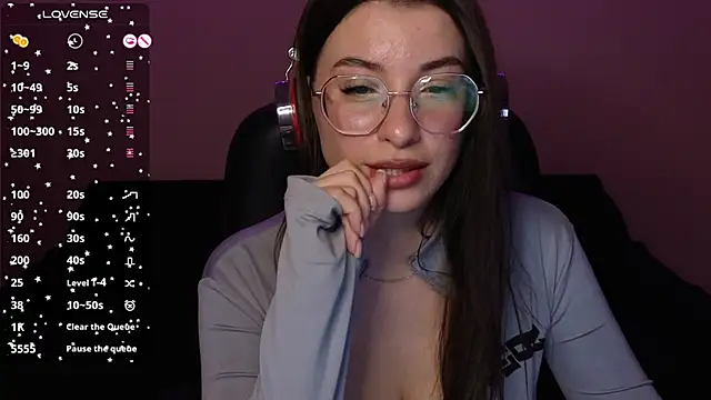 Snapshot of EuphoriaHaily chatting on December 17, 5:04 pm EuphoriaHaily online show from December 17, 5:04 pm