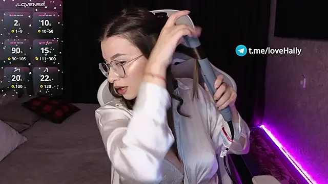 Snapshot of EuphoriaHaily chatting on November 5, 1:22 pm EuphoriaHaily online show from November 5, 1:22 pm