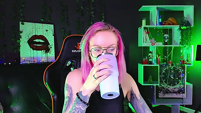  HelenCarter online show from March 8, 8:57 pm