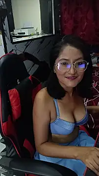 Snapshot of AdelinaMiran90 chatting on October 29, 4:26 am AdelinaMiran90 online show from October 29, 4:26 am