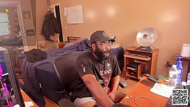 Snapshot of MrChuckDailyXXX chatting on December 3, 2:05 pm MrChuckDailyXXX online show from December 3, 2:05 pm