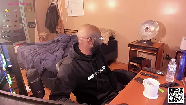 Snapshot of MrChuckDailyXXX chatting on December 5, 5:04 am MrChuckDailyXXX online show from December 5, 5:04 am