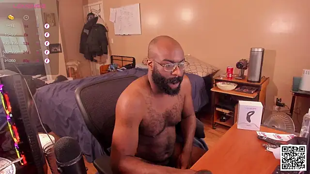 Snapshot of MrChuckDailyXXX chatting on December 10, 7:11 pm MrChuckDailyXXX online show from December 10, 7:11 pm