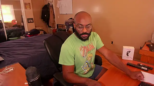 Snapshot of MrChuckDailyXXX chatting on December 22, 12:49 pm MrChuckDailyXXX online show from December 22, 12:49 pm