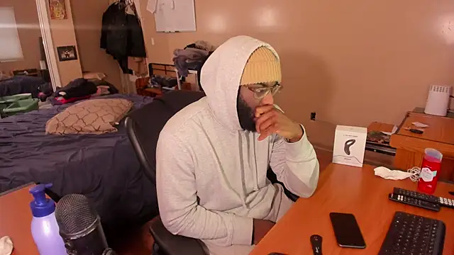 Snapshot of MrChuckDailyXXX chatting on December 22, 9:31 pm MrChuckDailyXXX online show from December 22, 9:31 pm