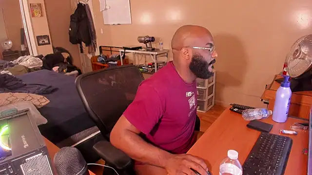 Snapshot of MrChuckDailyXXX chatting on January 7, 5:54 am MrChuckDailyXXX online show from January 7, 5:54 am