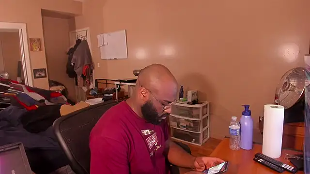 Snapshot of MrChuckDailyXXX chatting on January 8, 5:16 am MrChuckDailyXXX online show from January 8, 5:16 am