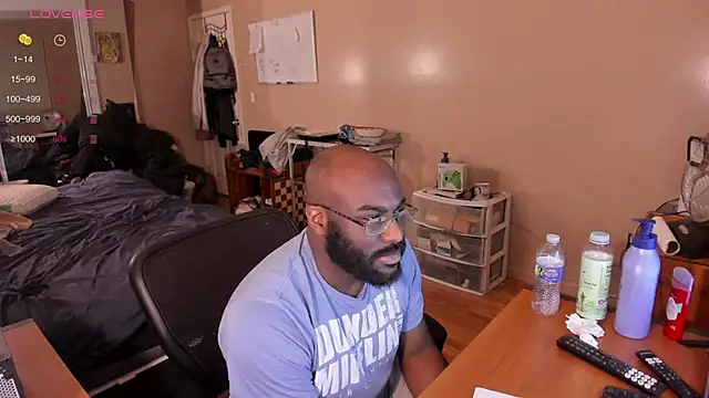 Snapshot of MrChuckDailyXXX chatting on February 10, 1:35 am MrChuckDailyXXX online show from February 10, 1:35 am