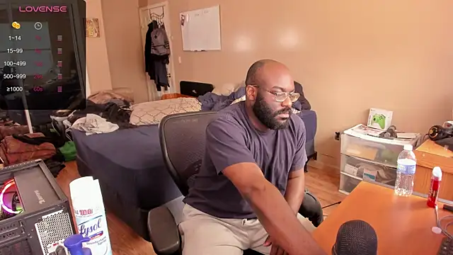 Snapshot of MrChuckDailyXXX chatting on March 14, 1:35 pm MrChuckDailyXXX online show from March 14, 1:35 pm